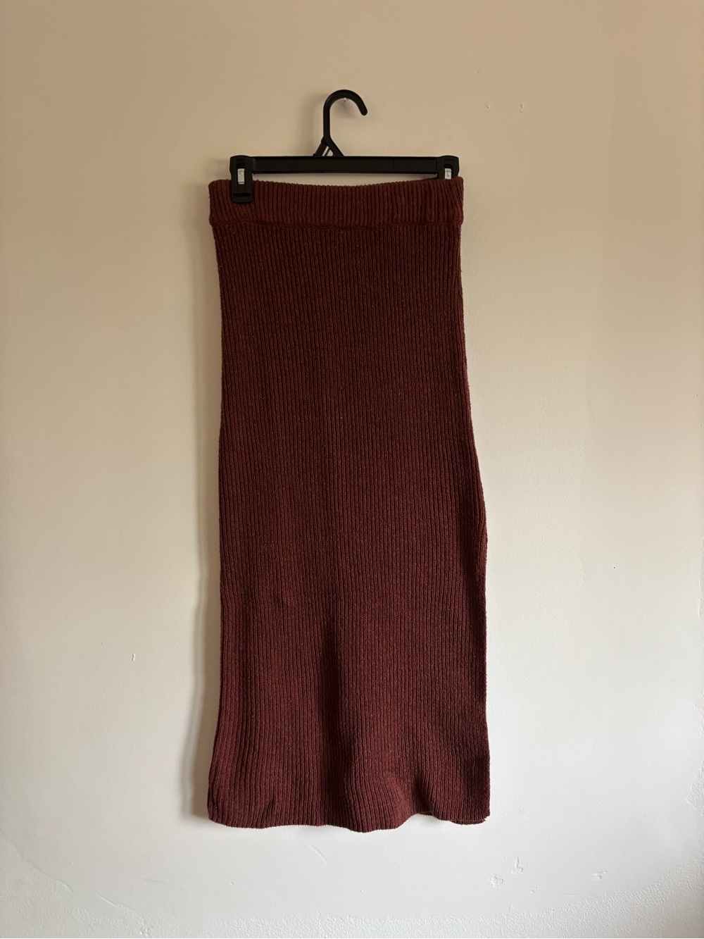 Lush Ribbed Knit Midi Skirt - Brick Red